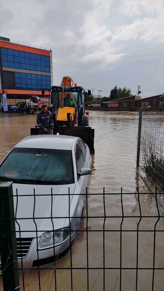 Kahramankazan'da şiddetli yağış etkili oldu