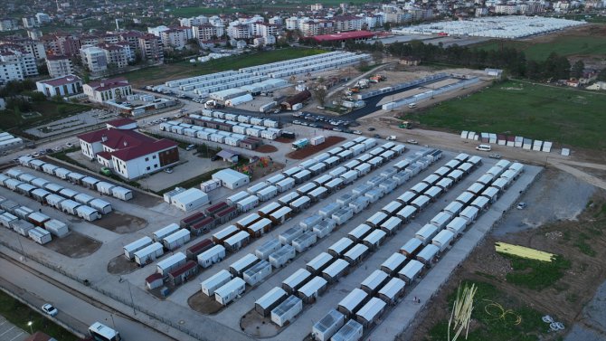 Kahramanmaraş'ta konteynerlerin üstü çatıyla kaplanıyor