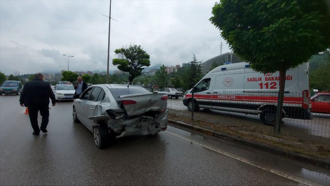 Karabük'te aynı mevkide meydana gelen trafik kazalarında 3 kişi yaralandı
