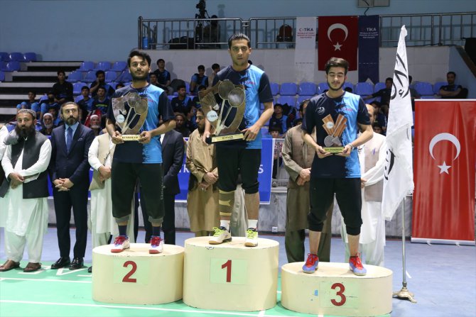 Afganistan'da TİKA'nın desteğiyle düzenlenen badminton turnuvası şampiyonları belirlendi