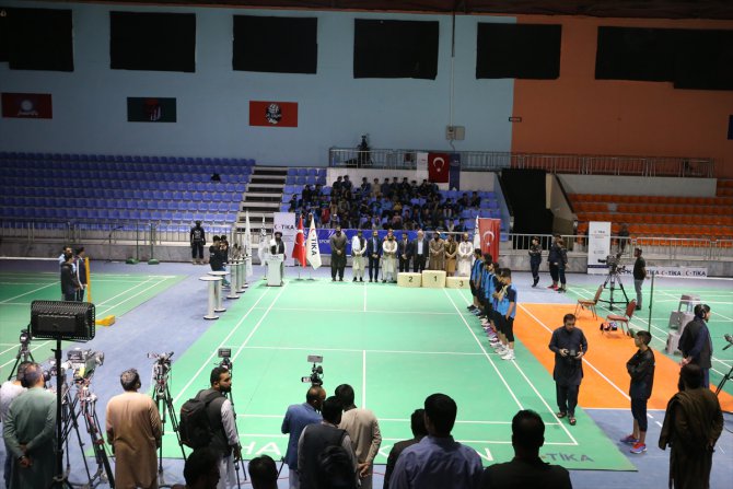 Afganistan'da TİKA'nın desteğiyle düzenlenen badminton turnuvası şampiyonları belirlendi
