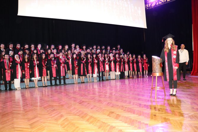 Erzincan Binali Yıldırım Üniversitesi Tıp Fakültesi 10. dönem mezunlarını verdi