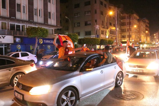 Galatasaray’ın şampiyonluğu deprem bölgesi İskenderun’da kutlanıyor