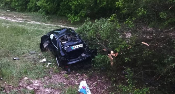 Kütahya'da devrilen otomobilin sürücüsü öldü, 5 kişi yaralandı