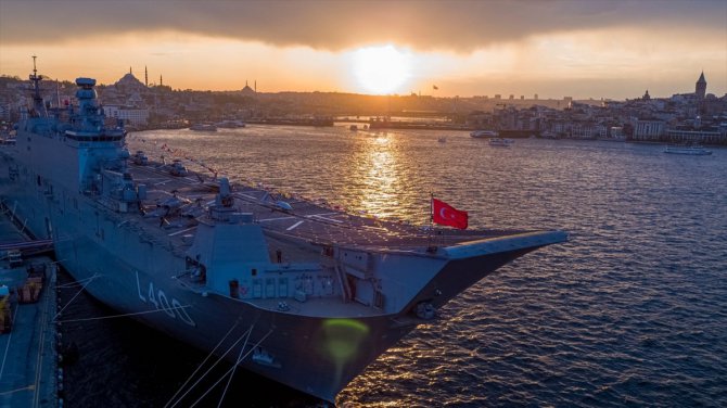 TCG Anadolu, İstanbul ve İzmir'deki limanlarda 400 bin vatandaşla buluştu