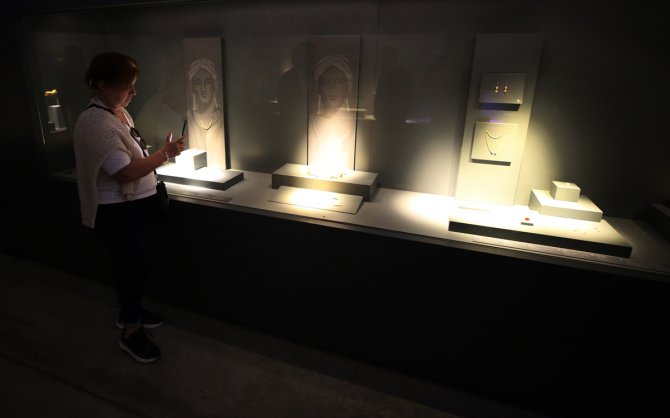 Troyalı kadınların takıları Avrupa'dan ödüllü müzede sergileniyor