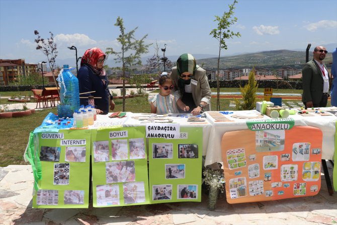 Elazığ'da öğrencilerin atıklardan hazırladığı ürünler "Geri Dönüşüm Parkı"nda sergilendi
