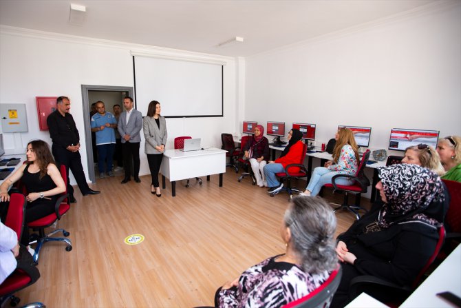 MEB ve German Sparkassenstiftung işbirliğiyle Bursa'daki Halk Eğitimi Merkezinde laboratuvar kuruldu
