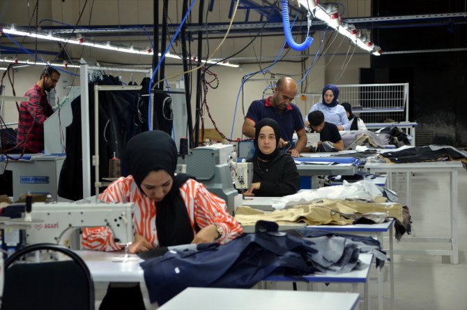 Muş'ta 500 kişinin istihdam edildiği tekstil fabrikası üretime başladı