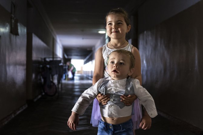 Ukraynalı çocuklar "Dünya Çocuk Günü"nü savaşın gölgesinde yaşıyor