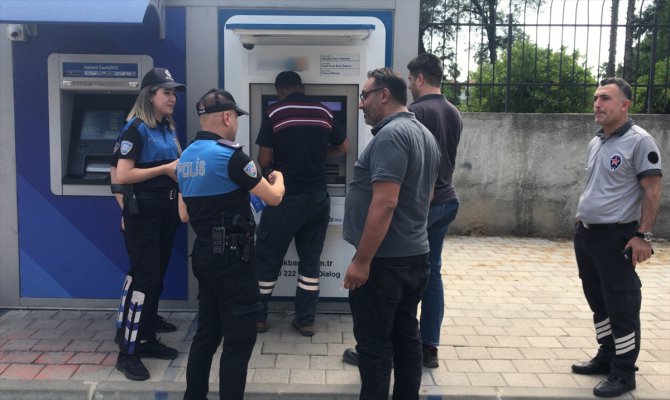 Adana'da polis yardım bahanesiyle dolandırıcılığa karşı vatandaşı uyardı