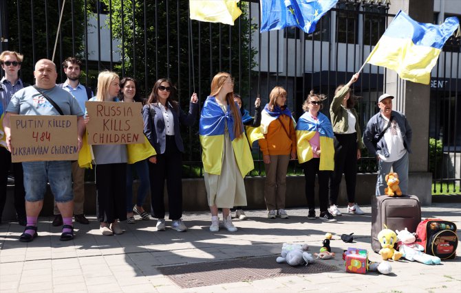 Brüksel'de "Ukraynalı çocukları kurtarın" protestosu