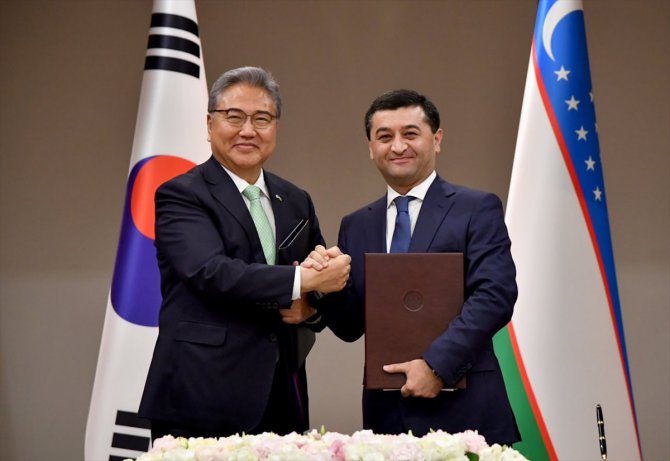Güney Kore Dışişleri Bakanı Park Jin, Özbekistan’da temaslarda bulundu