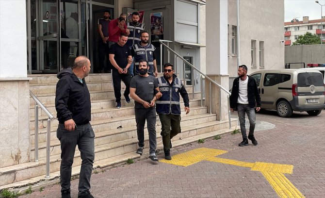 Kayseri'de aranan 10'u firari hükümlü 25 kişi yakalandı