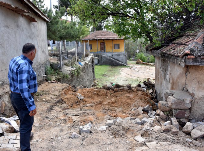Kırıkkale'de sağanak ve dolunun hasar verdiği köyde ekipler çalışma yaptı