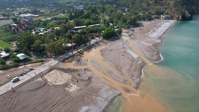 GÜNCELLEME - Antalya Adrasan'da etkili olan sağanak sele neden oldu