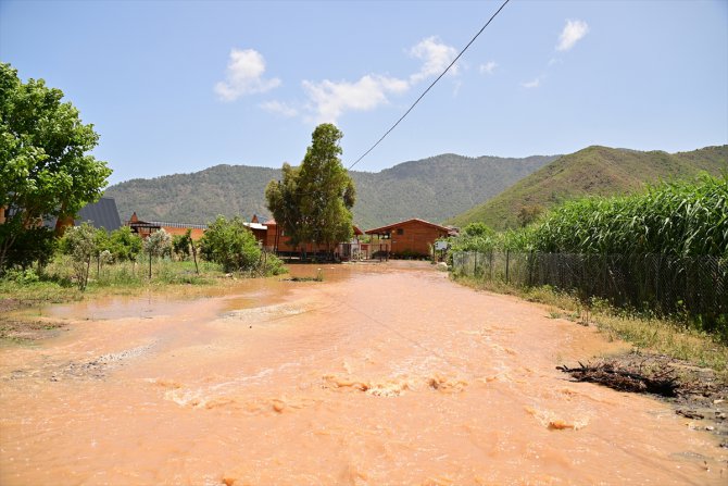 GÜNCELLEME - Antalya Adrasan'da etkili olan sağanak sele neden oldu