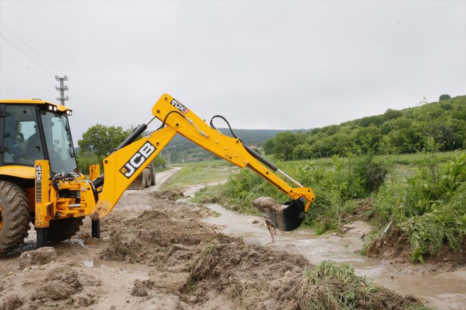 Eskişehir Seyitgazi'de selin etkilediği alanlarda onarım ve temizlik çalışmaları sürüyor