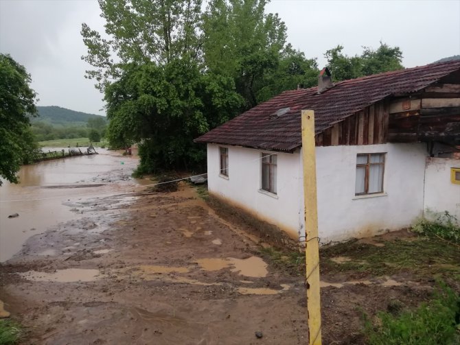 GÜNCELLEME - Kastamonu'nun Pınarbaşı ilçesinde sağanak su baskınlarına neden oldu