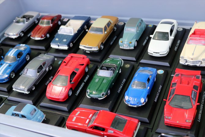 Sırbistan'da başlayan Minyatür Otomobil Fuarı'nda yaklaşık 30 bin araç sergileniyor