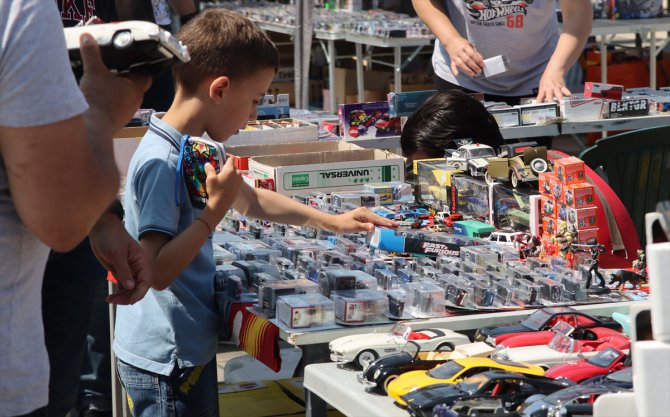 Sırbistan'da başlayan Minyatür Otomobil Fuarı'nda yaklaşık 30 bin araç sergileniyor