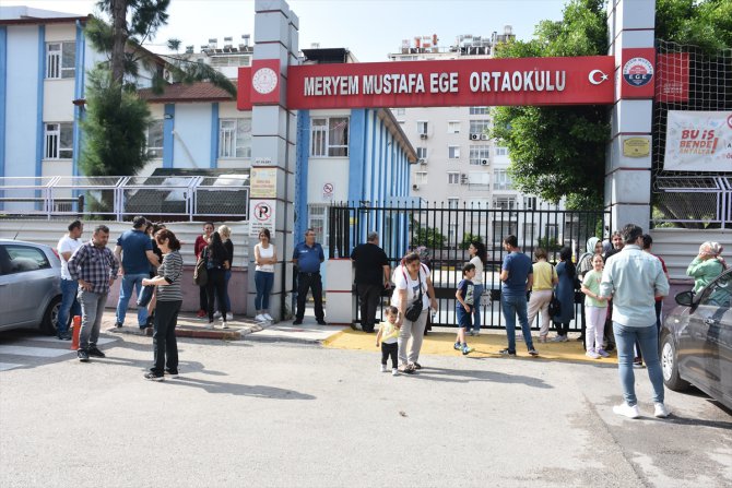 Antalya'da LGS kapsamındaki merkezi sınava 36 bin 904 öğrenci girdi