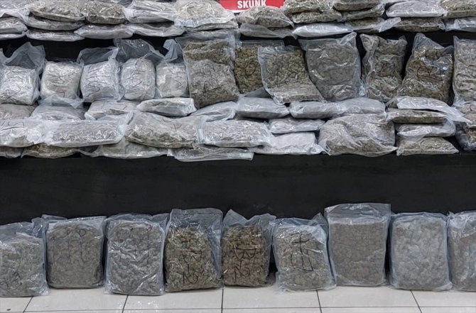 Diyarbakır'da bir dükkanda 100 kilogram esrar ele geçirildi