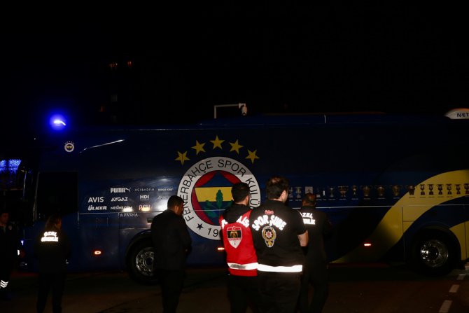 Fenerbahçeli taraftarlardan istifa çağrısı