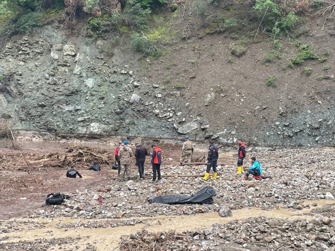 GÜNCELLEME - Amasya'da sel sularına kapılan 2 kişiden biri ölü bulundu