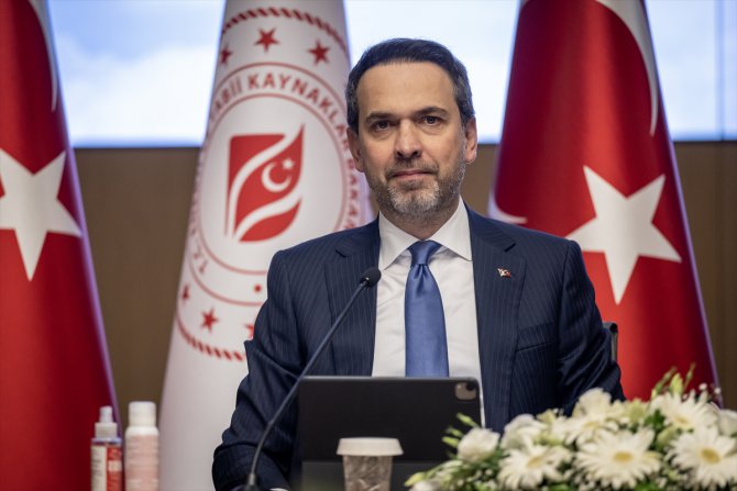 Enerji ve Tabii Kaynaklar Bakanı Alparslan Bayraktar, görevi Fatih Dönmez'den devraldı