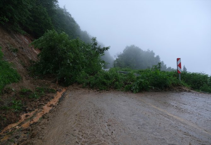 Kastamonu'nun Bozkurt ilçesinde şiddetli yağış nedeniyle eğitime ara verildi