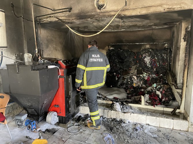 Kilis'te iş yerinde çıkan yangın itfaiye ekiplerince söndürüldü