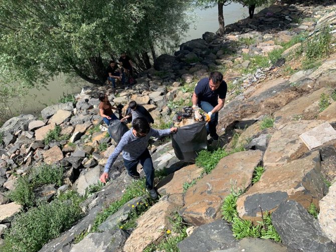 Murat Nehri'nde Dünya Çevre Günü kapsamında temizlik yapıldı