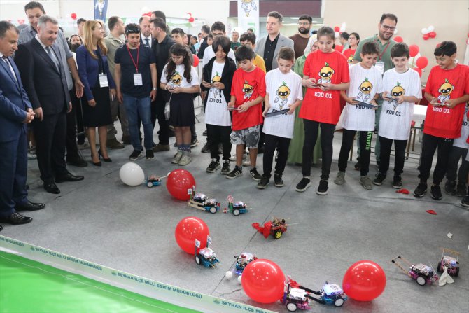Adana'da öğrencilerin robotik kodlama projeleri şenlikte sergilendi