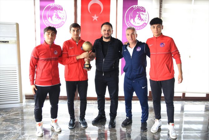 Ankara Keçiörengücü yönetimi, şampiyon U17 takımıyla bir araya geldi
