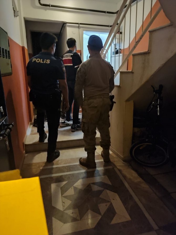GÜNCELLEME - İzmir merkezli FETÖ operasyonunda 19 şüpheli gözaltına alındı