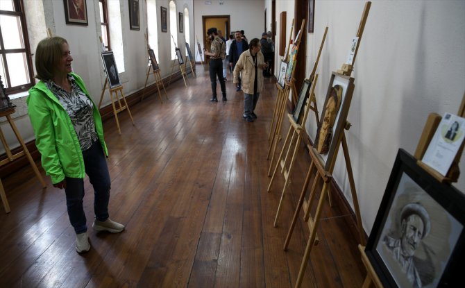 Sivas'ta Aşık Veysel resim sergisi açıldı