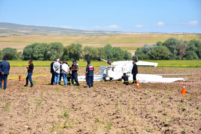GÜNCELLEME 3 - Aksaray'da düşen sivil eğitim uçağındaki 2 kişi yaralandı
