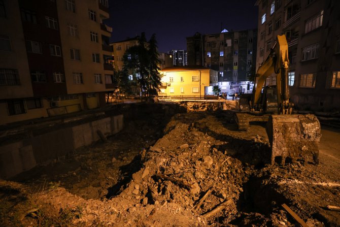 Bağcılar'da inşaat alanında toprak kayması sonucu bir bina boşaltıldı
