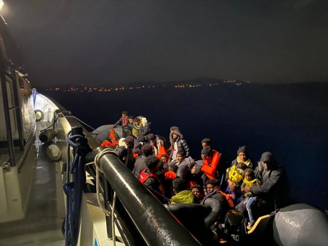 İzmir'de 23 düzensiz göçmeni kurtarıldı, 47 göçmen yakalandı