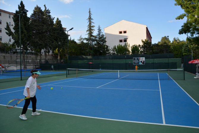 Okul Sporları Yıldızlar Tenis Türkiye Şampiyonası, Manisa'da başladı