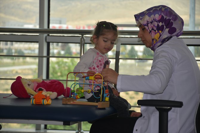 Selçuk Üniversitesi bünyesindeki merkezde serebral palsi hastası çocuklar hayata hazırlanıyor
