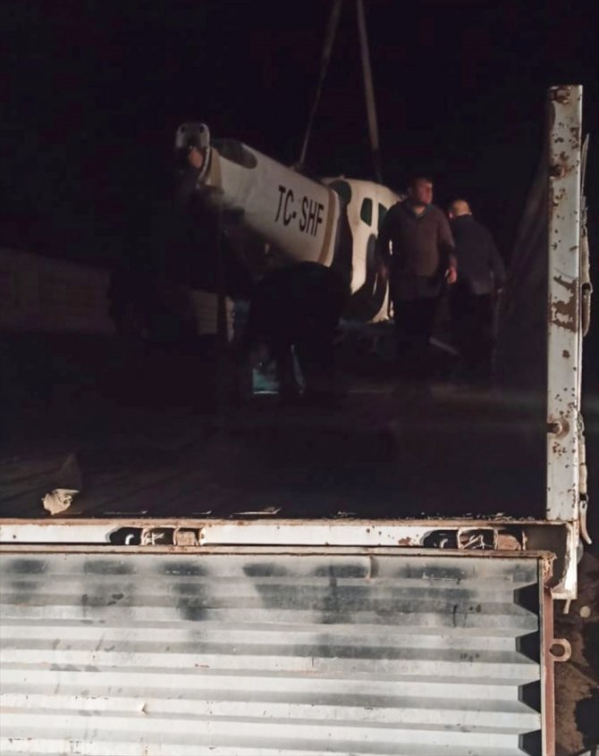 GÜNCELLEME 4 - Aksaray'da düşen sivil eğitim uçağındaki 2 kişi yaralandı