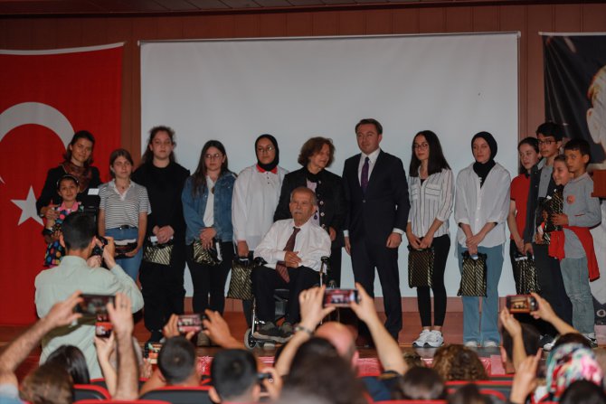 Antalya'da başarılı öğrencilere "Noter Amca Ödülleri" verildi
