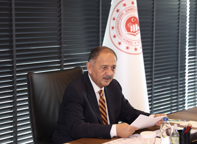 Çevre, Şehircilik ve İklim Değişikliği Bakanı Özhaseki, bakanlık bürokratlarından brifing aldı:
