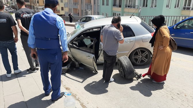 GÜNCELLEME - Çorum'da 4 aracın karıştığı zincirleme trafik kazasında 8 kişi yaralandı