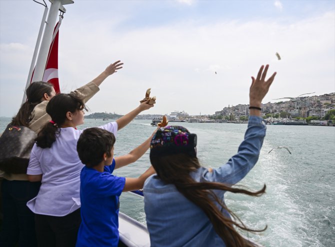 Depremzedeler "Engelleri Aşan Umut" projesi kapsamında İstanbul'u gezdi
