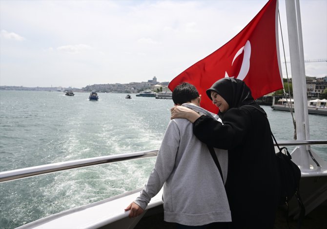 Depremzedeler "Engelleri Aşan Umut" projesi kapsamında İstanbul'u gezdi