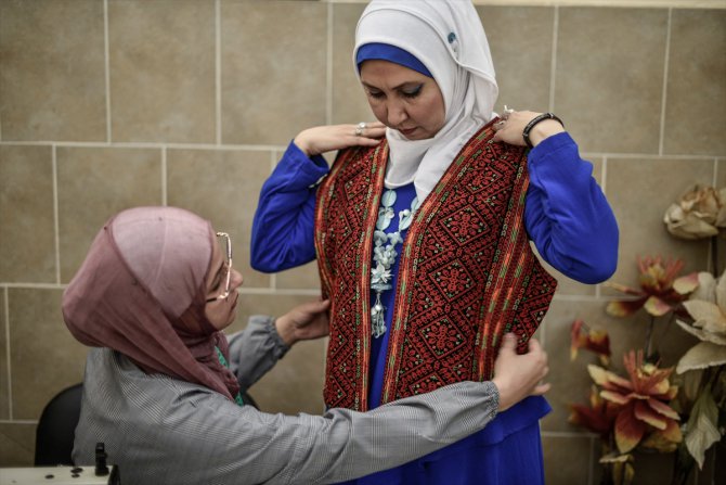 Gazzeli girişimci kadınlar geri dönüşüm projesiyle tekstil atıklarından yeni ürünler elde ediyor
