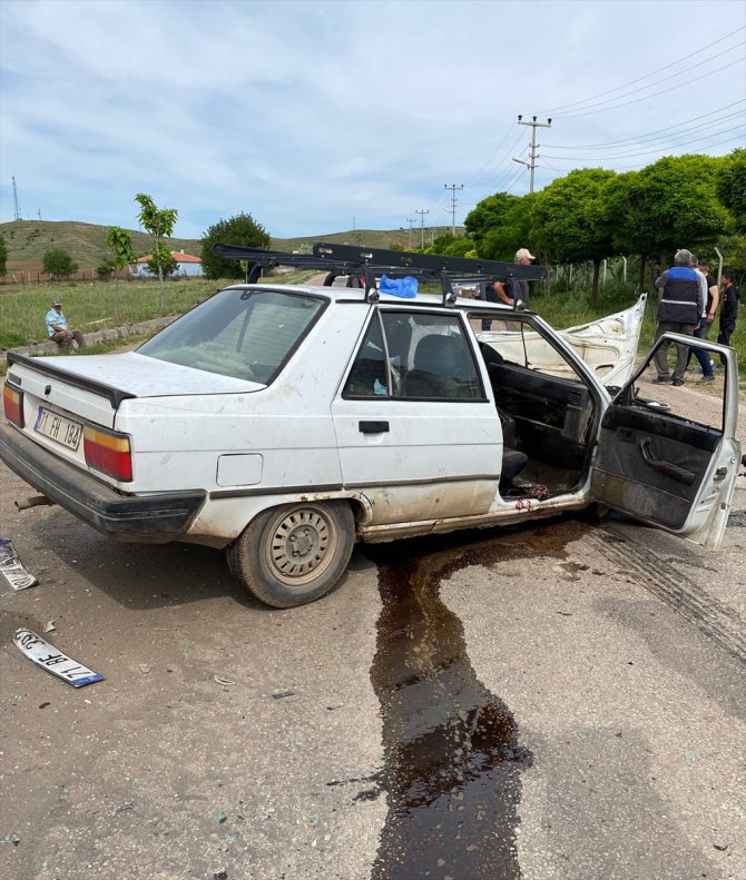 Kırıkkale'de öğrenci servisi ile otomobil çarpıştı 17 kişi yaralandı